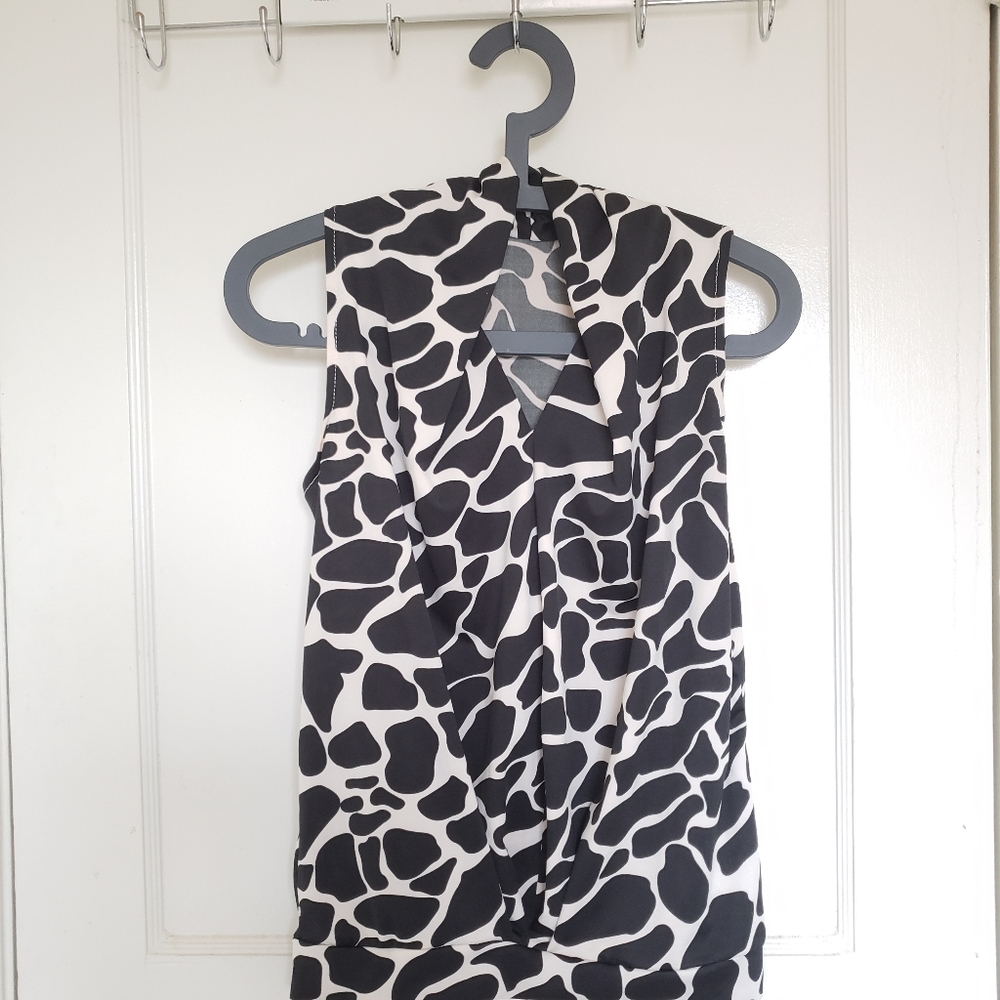 NWOT Sleeve less Polyester Shirt